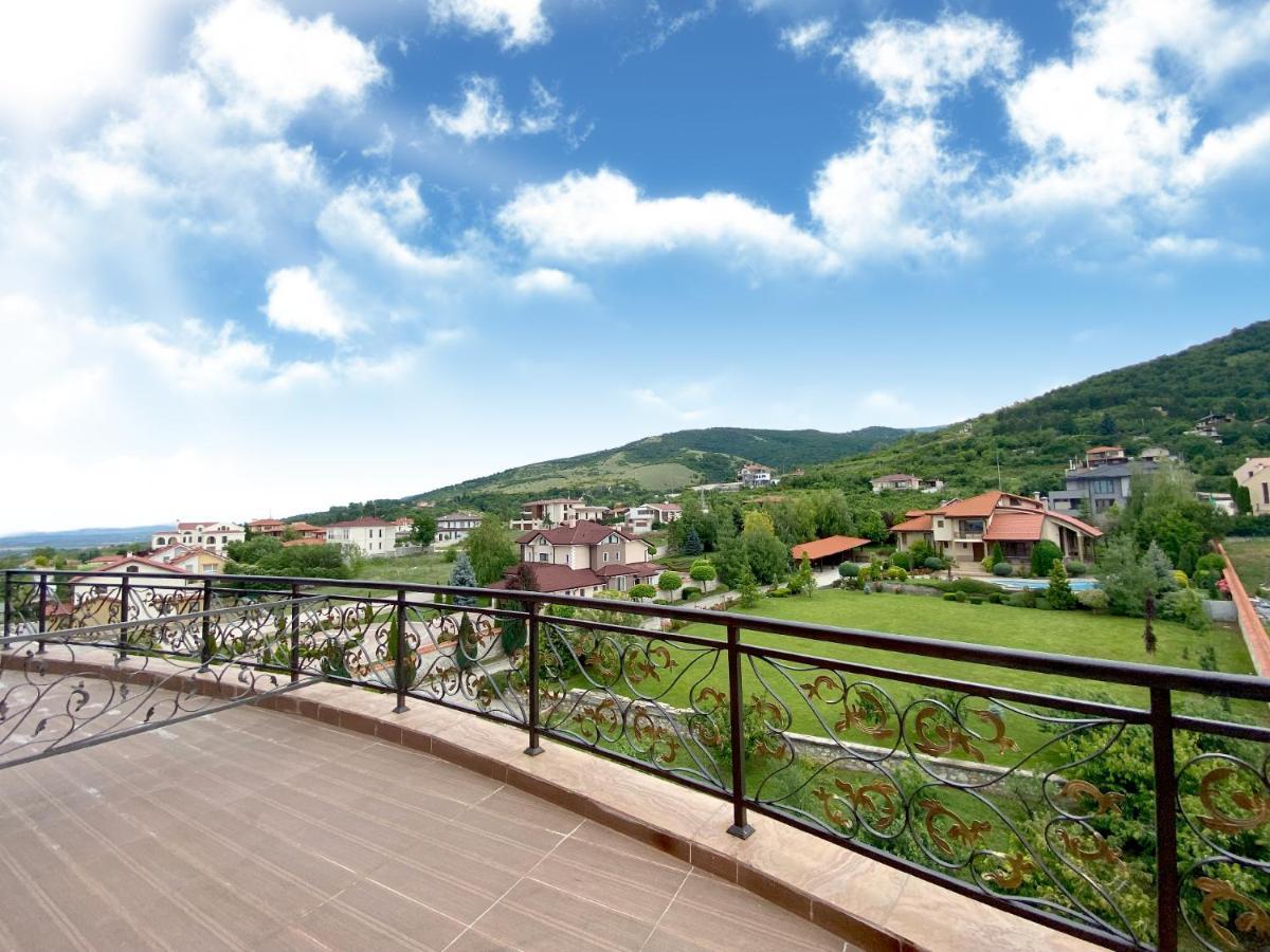 Alchemist Residence Von Goldenburg Belashtitsa ภายนอก รูปภาพ