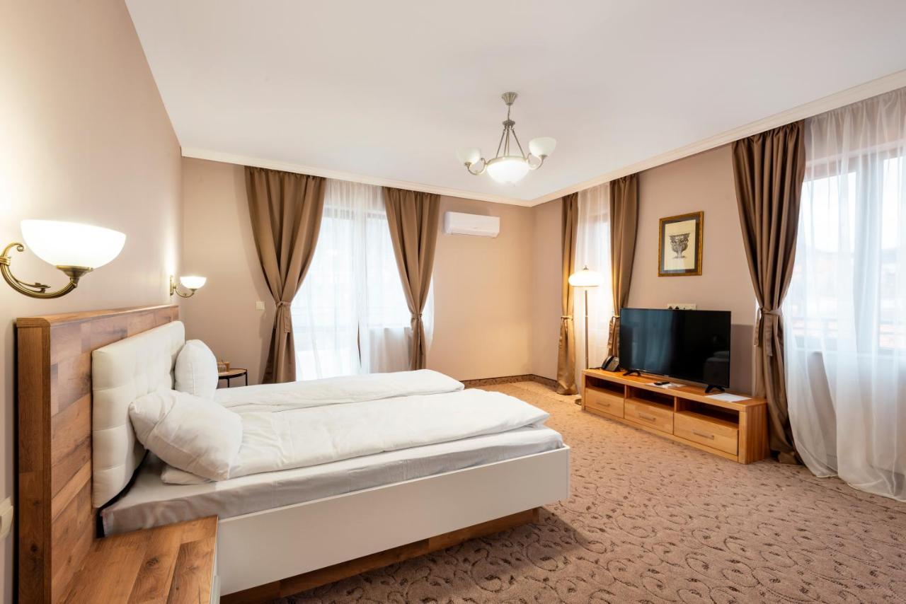 Alchemist Residence Von Goldenburg Belashtitsa ภายนอก รูปภาพ